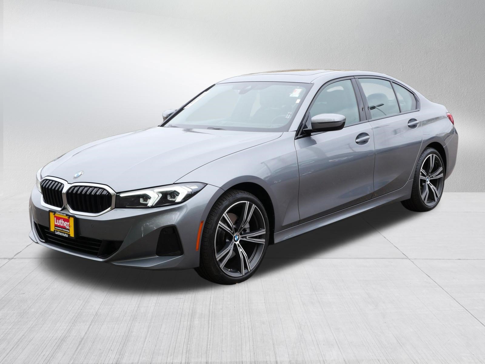 Used 2023 BMW 330i xDrive Sedan w/ Premium Package AWD/4WD image 3