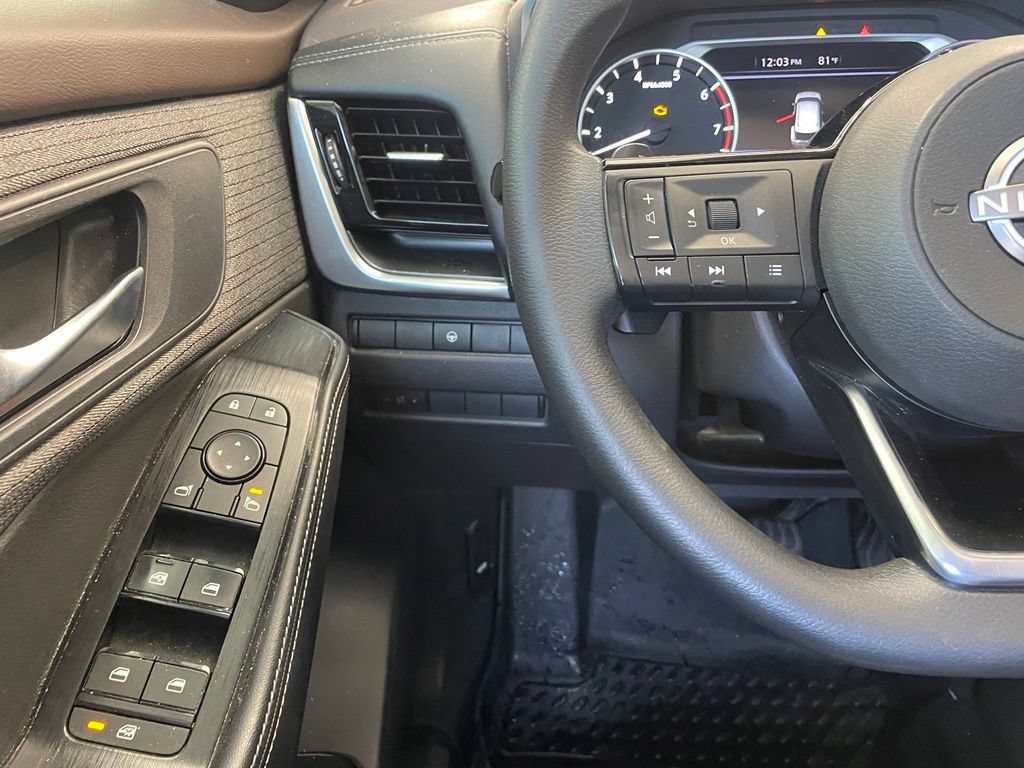 Certified 2022 Nissan Rogue SV FWD image 12