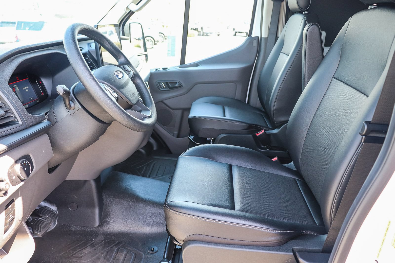New 2026 Ford Transit 250 148 Medium Roof w/ Load Area Protection Package RWD image 21