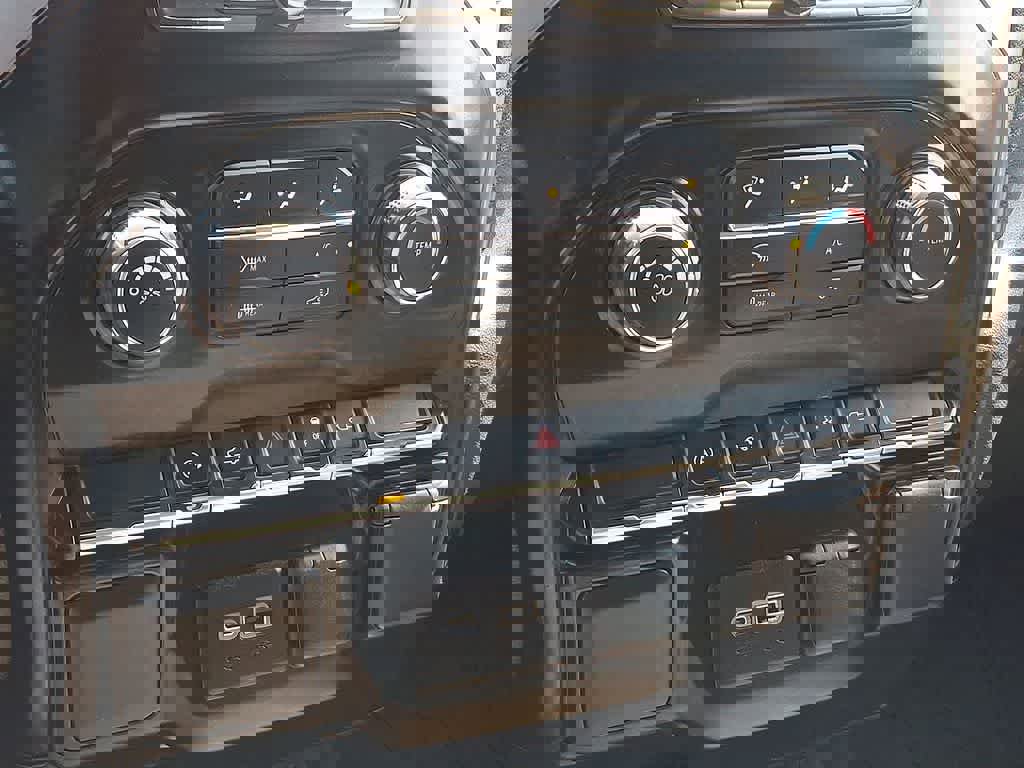 Used 2021 Chevrolet Silverado 1500 Custom image 19