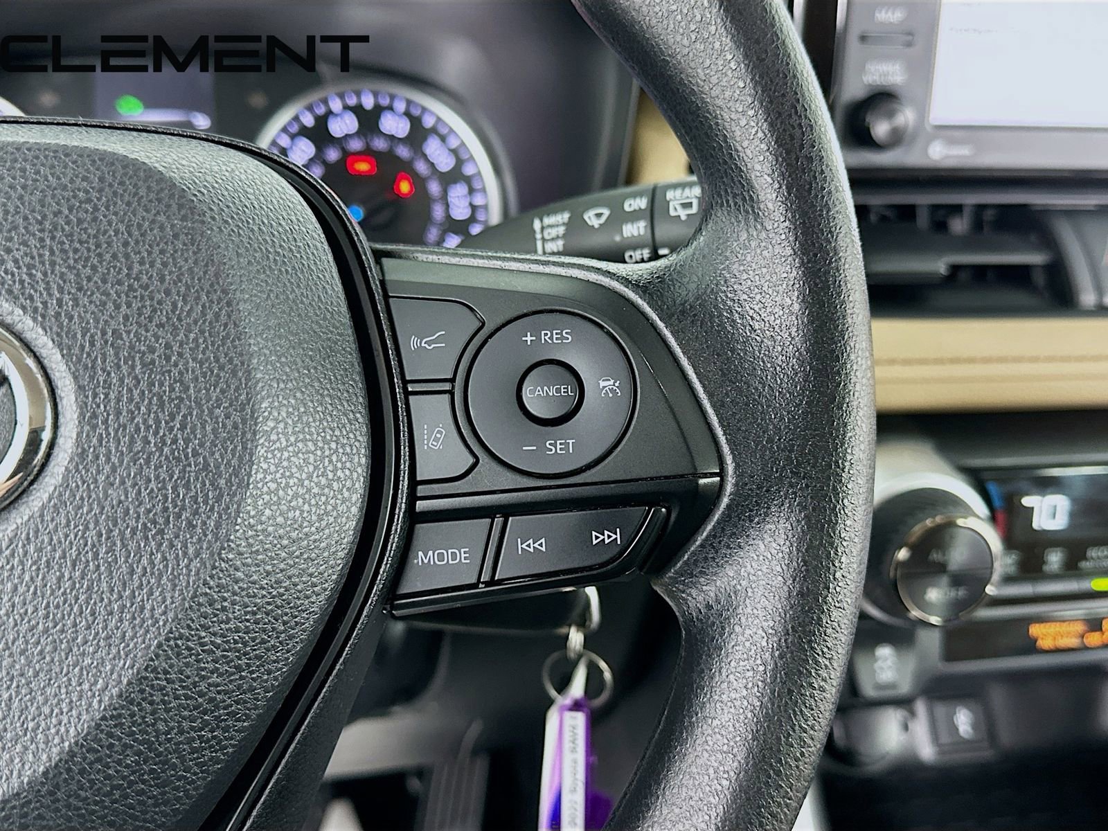 Used 2022 Toyota RAV4 LE image 16