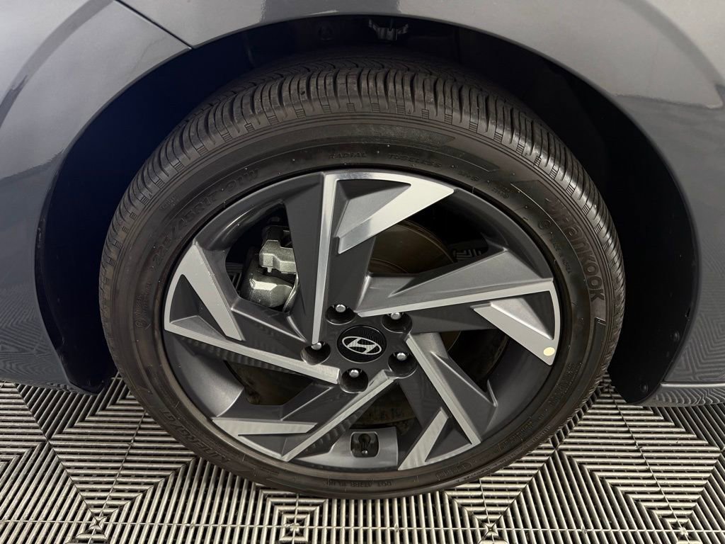 Used 2024 Hyundai Elantra Limited image 12