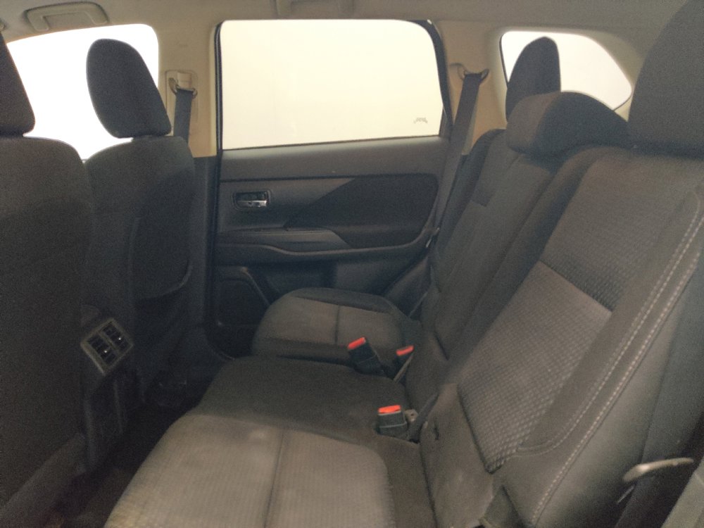 Used 2019 Mitsubishi Outlander ES FWD image 18