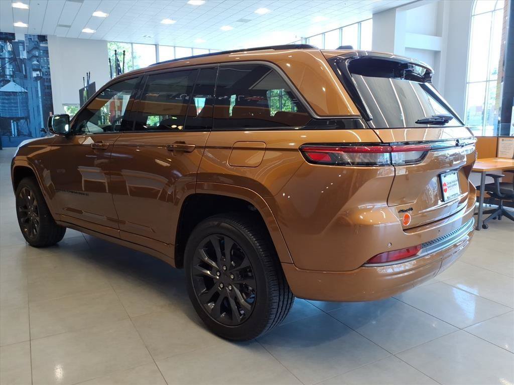 New 2026 Jeep Grand Cherokee Limited AWD/4WD image 4