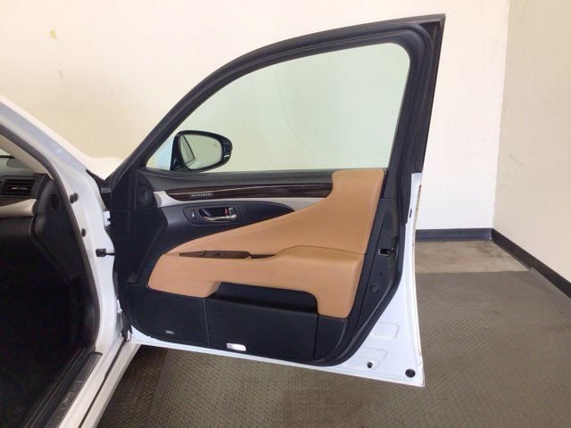 Used 2013 Lexus LS 460 w/ Comfort Pkg RWD image 11