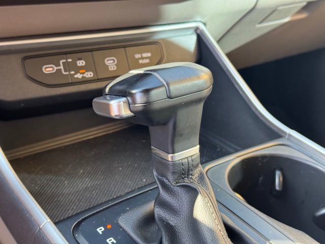 Used 2025 Kia Carnival FWD image 24