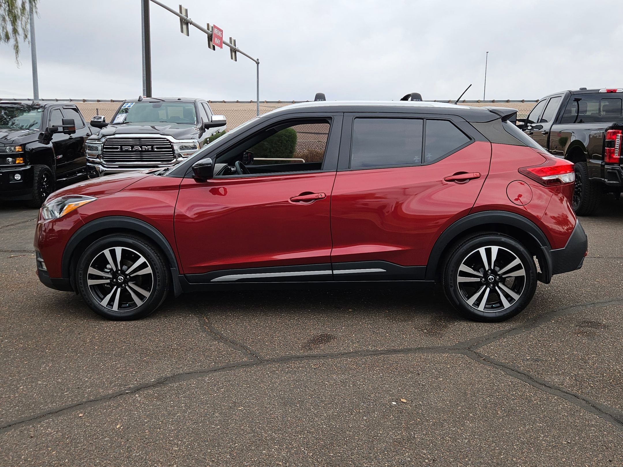 Used 2020 Nissan Kicks SR w/ SR Premium Package FWD image 9
