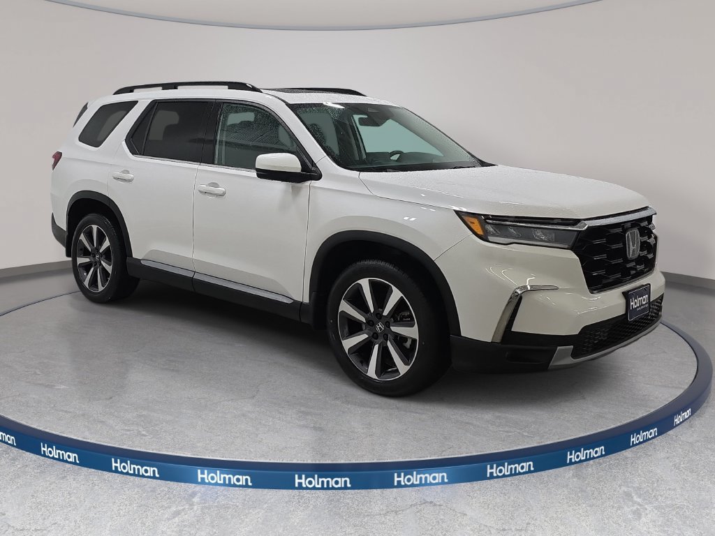 Used 2023 Honda Pilot Touring image 3