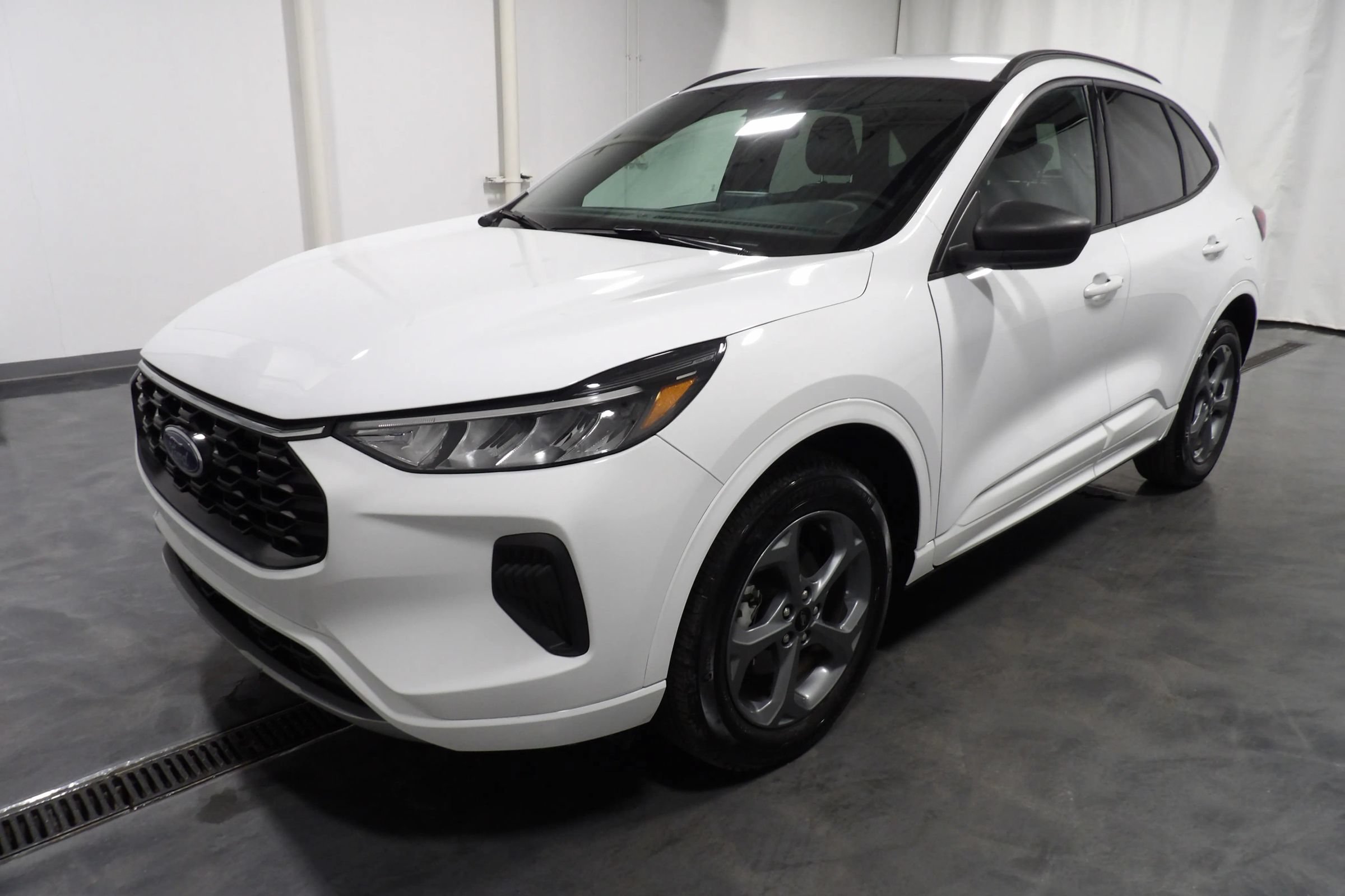 Used 2023 Ford Escape ST-Line AWD/4WD image 4