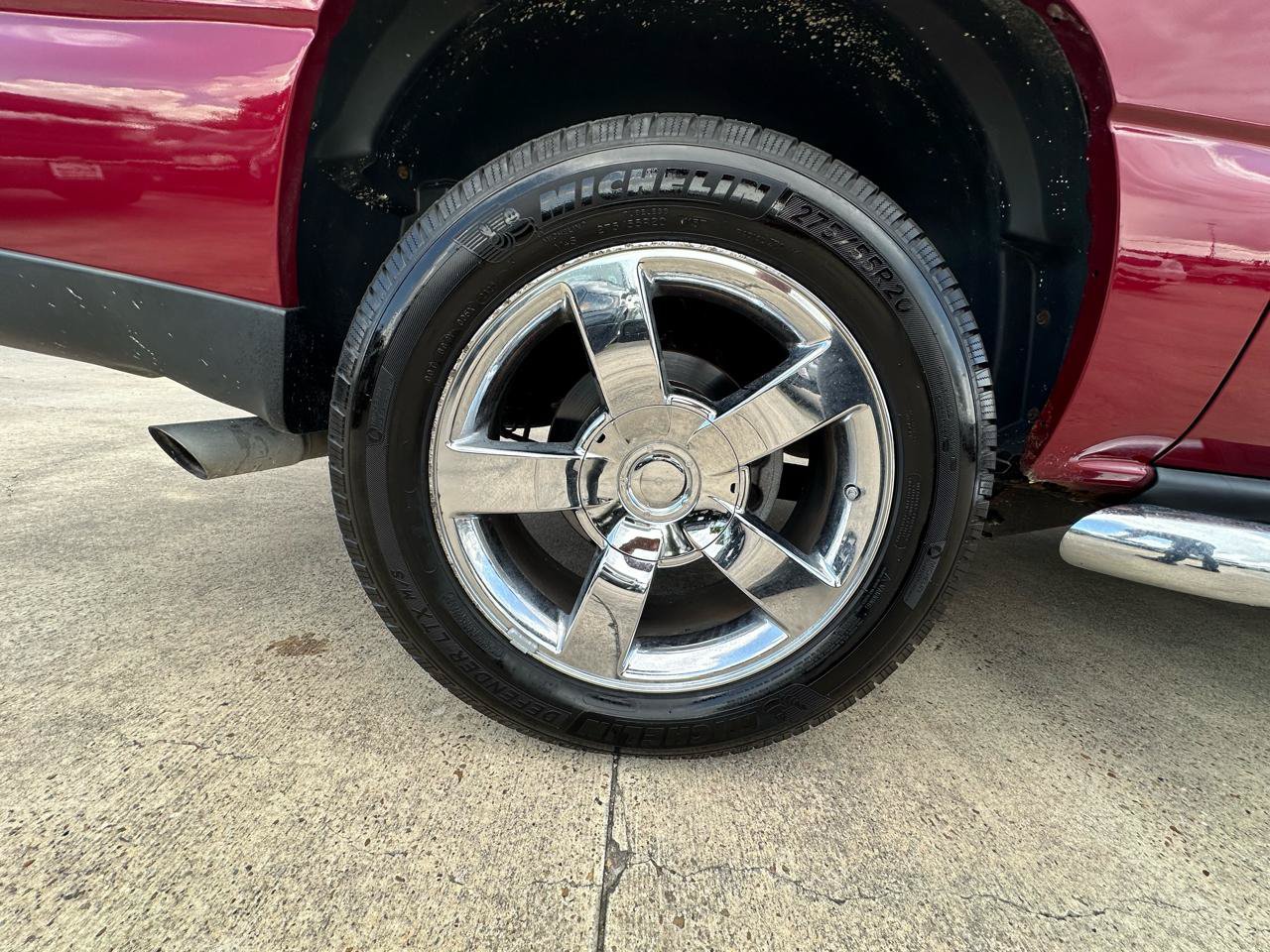 Used 2006 Chevrolet Suburban LTZ w/ Preferred Equipment Group AWD/4WD image 12