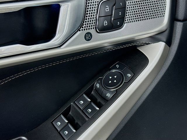 Used 2022 Ford Explorer Limited w/ Equipment Group 301A image 18