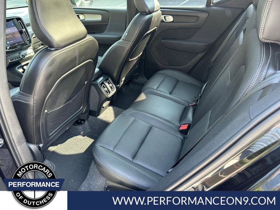 Used 2025 Volvo XC40 B5 Plus image 9