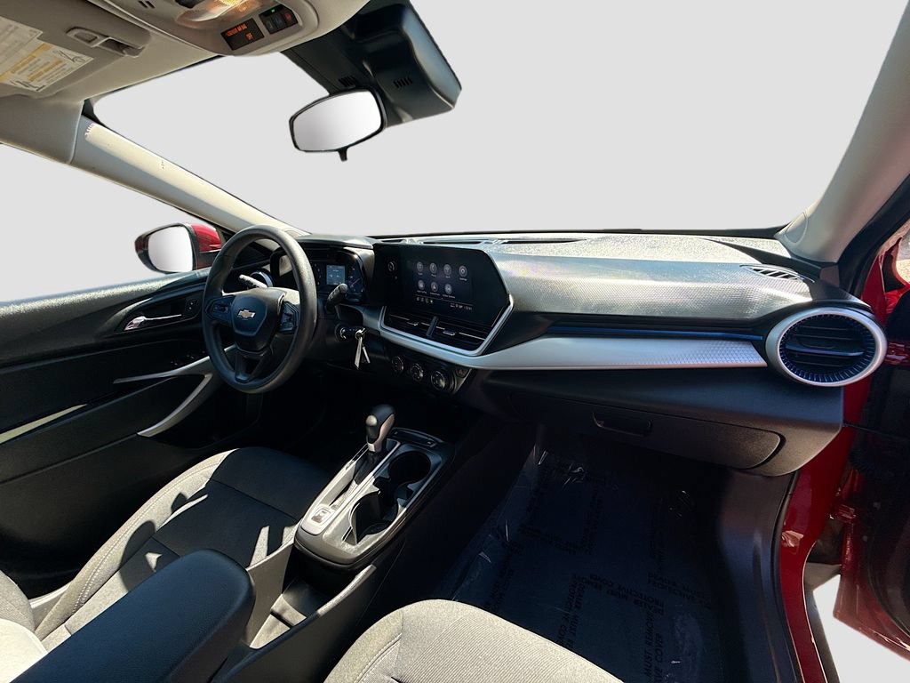 Used 2026 Chevrolet Trax LS w/ LS Convenience Package FWD image 26