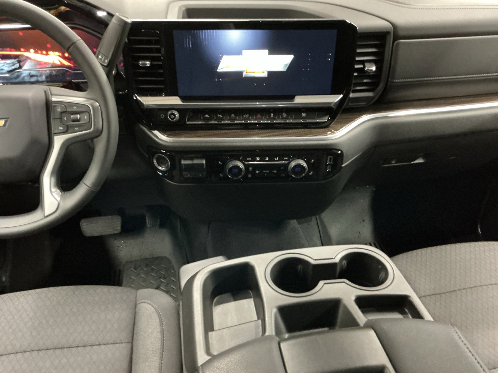 Used 2025 Chevrolet Silverado 1500 LT w/ Z71 Off-Road Package AWD/4WD image 11