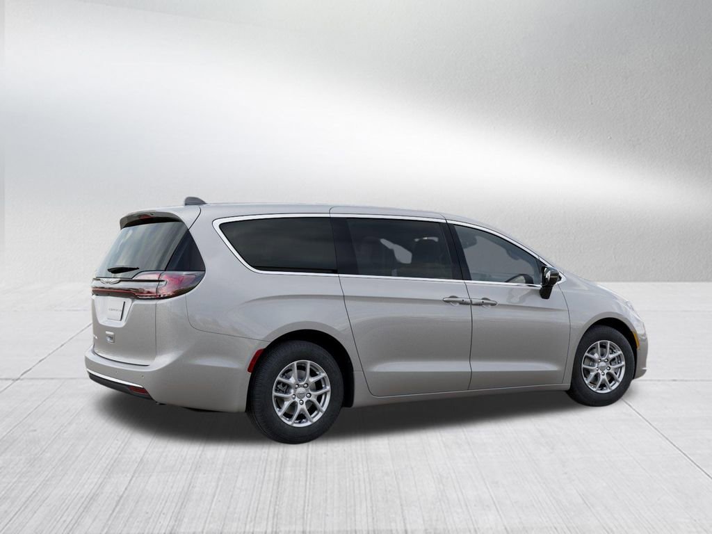 New 2026 Chrysler Pacifica Select image 4