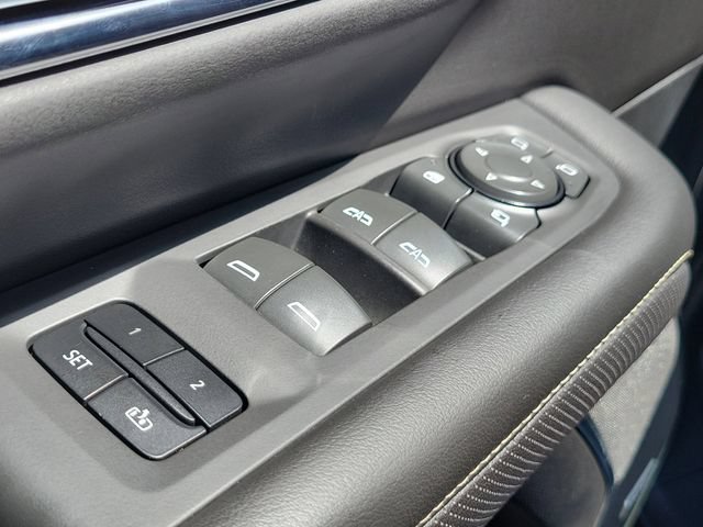 Certified 2023 GMC Yukon SLT w/ SLT Luxury Package AWD/4WD image 28