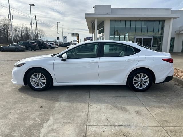 Used 2026 Toyota Camry LE image 2