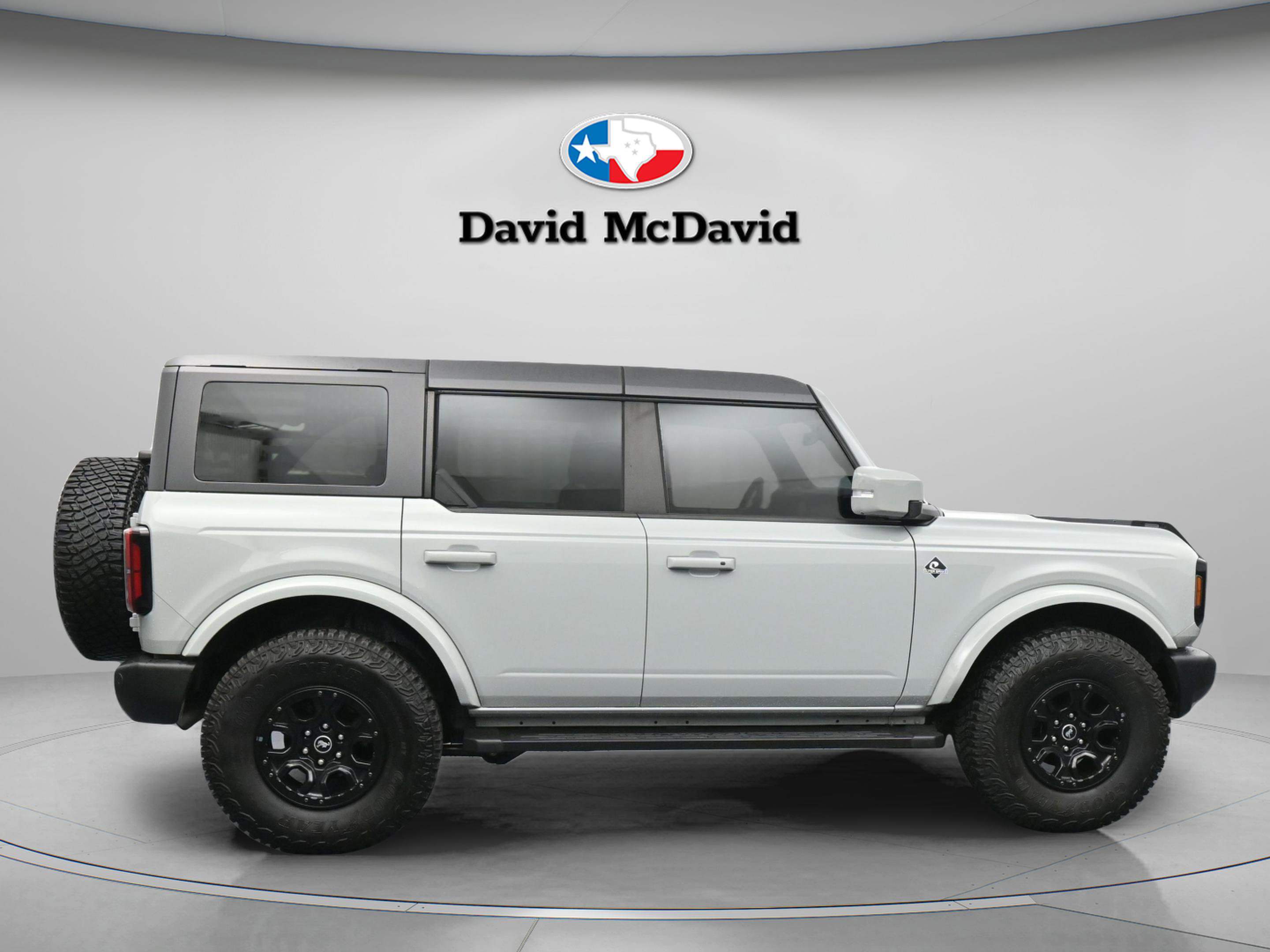Used 2023 Ford Bronco Outer Banks image 9