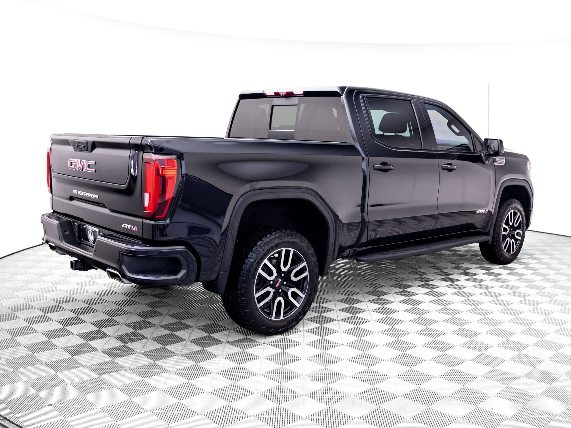 Used 2023 GMC Sierra 1500 AT4 w/ Technology Package AWD/4WD image 5