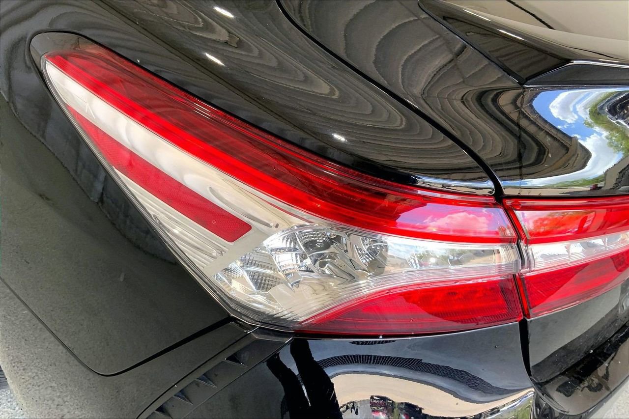 Used 2020 Toyota Camry XSE image 13