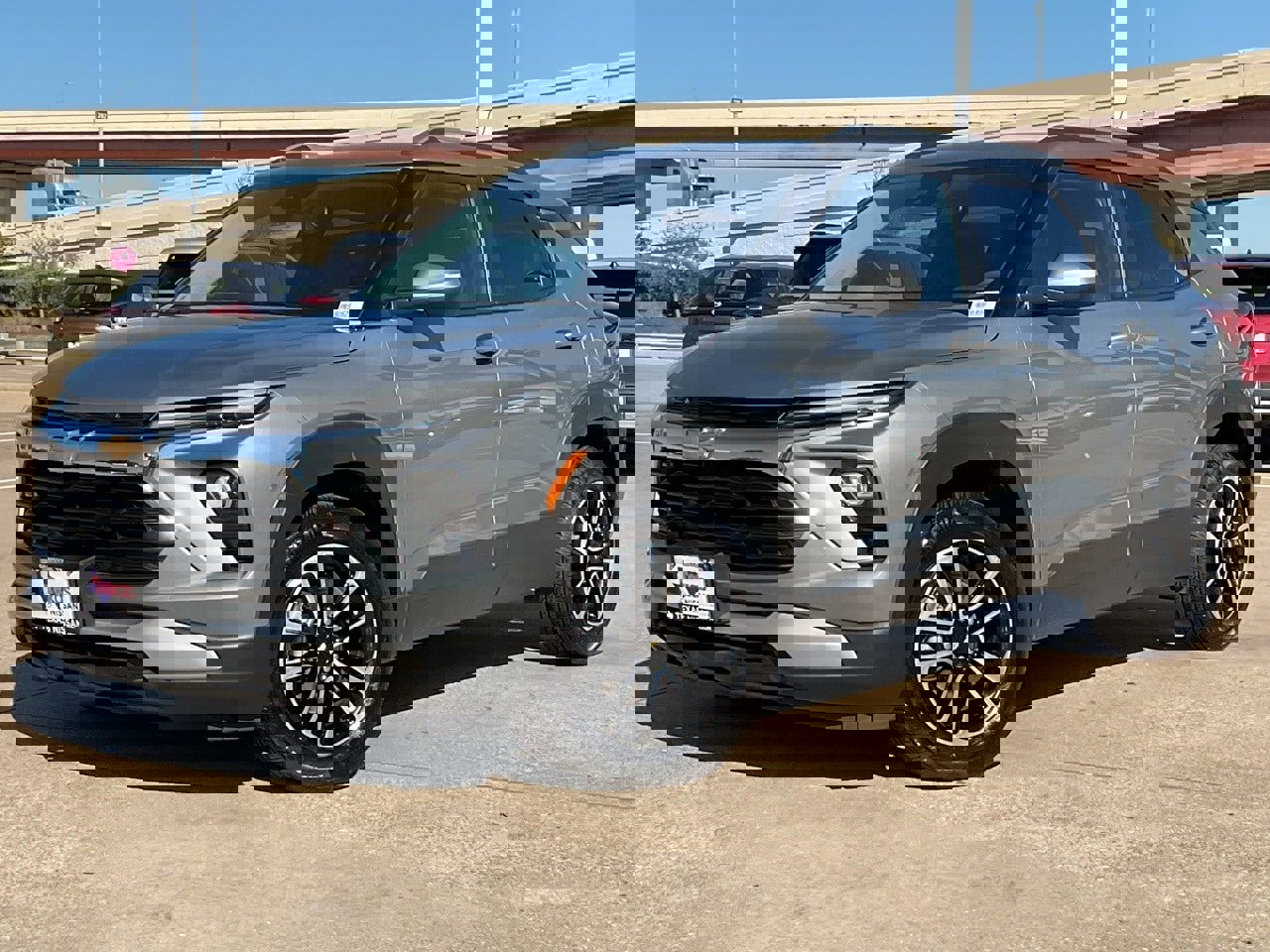 Used 2025 Chevrolet TrailBlazer LT image 2