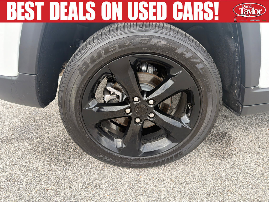 Used 2025 Jeep Grand Cherokee Altitude w/ Trailer Tow Package AWD/4WD image 34
