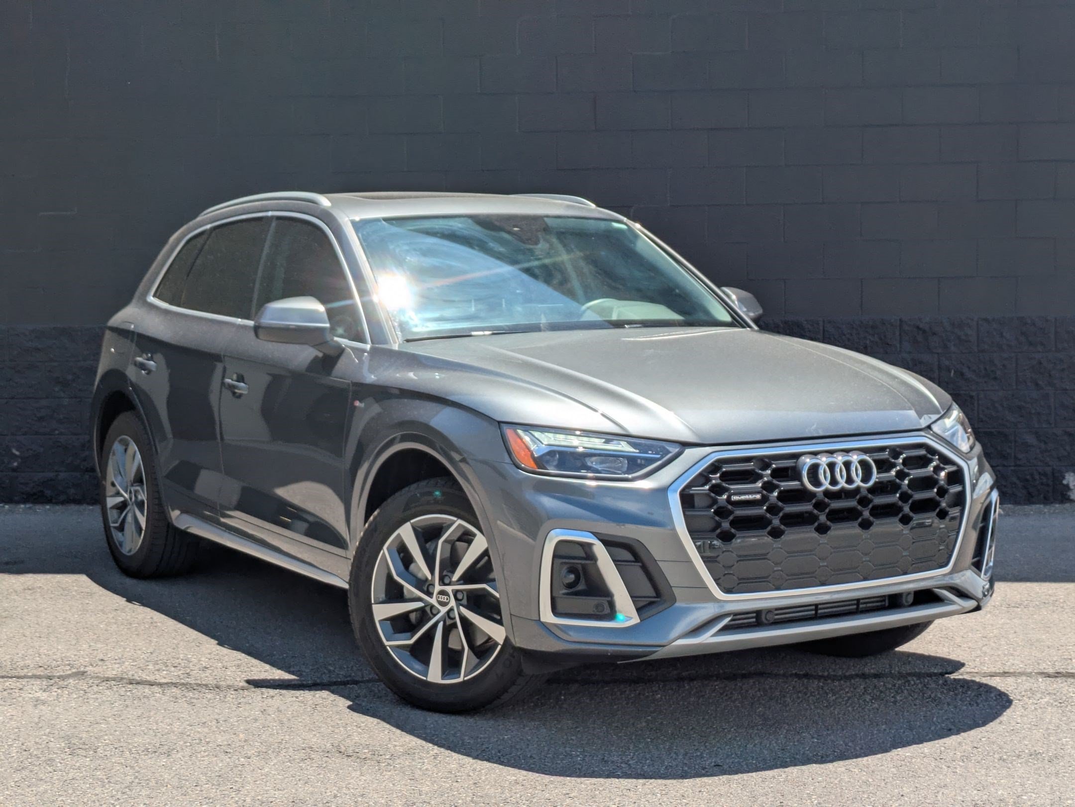 Used 2023 Audi Q5 2.0T Premium w/ Convenience Package AWD/4WD image 3