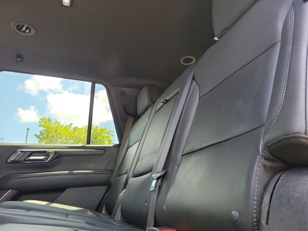 Used 2025 Chevrolet Tahoe LT RWD image 16