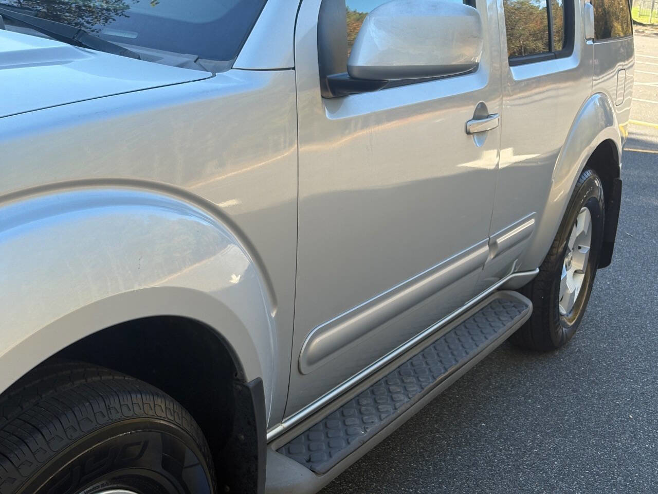 Used 2007 Nissan Pathfinder SE w/ SE Premium Pkg image 10