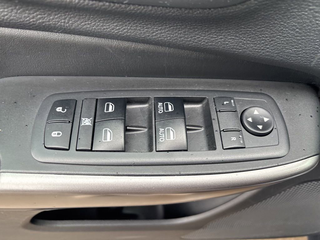 Used 2019 Jeep Cherokee Limited image 15