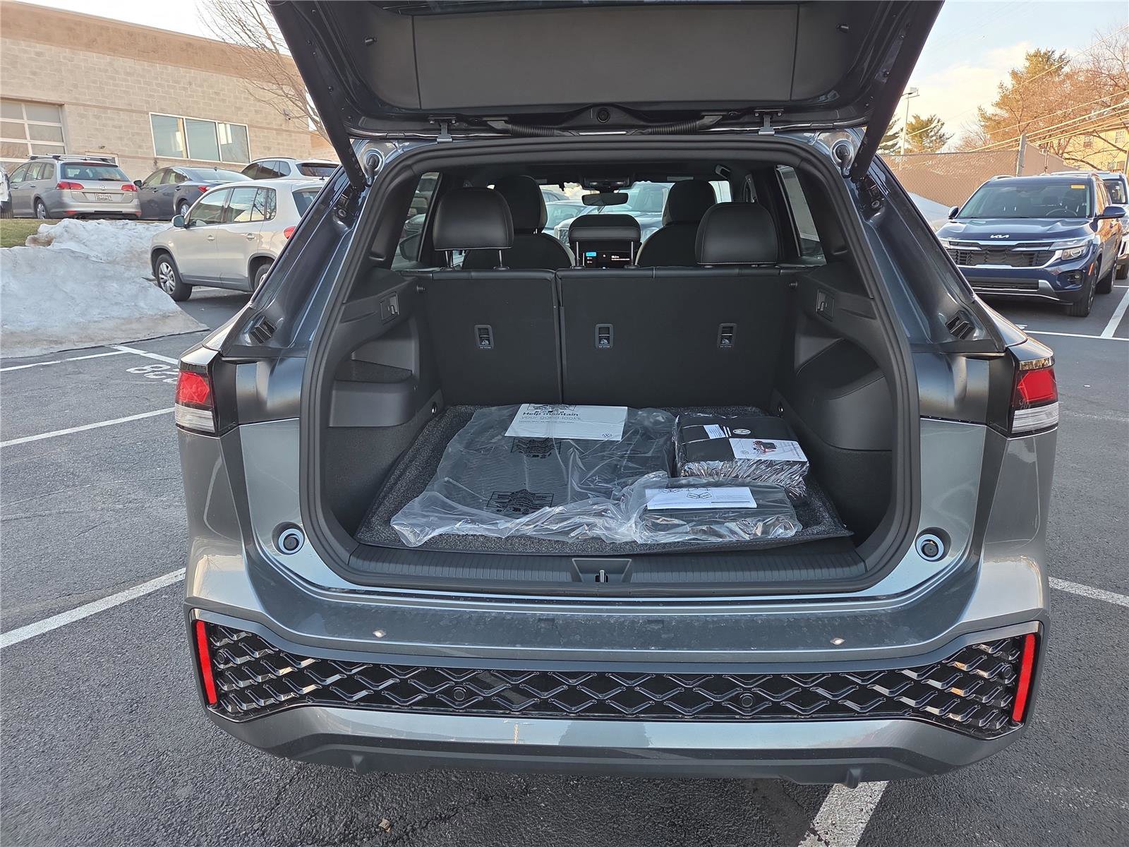 New 2026 Volkswagen Tiguan SE R-Line image 5