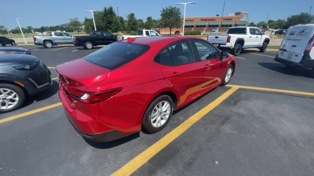 Used 2025 Toyota Camry LE FWD image 2