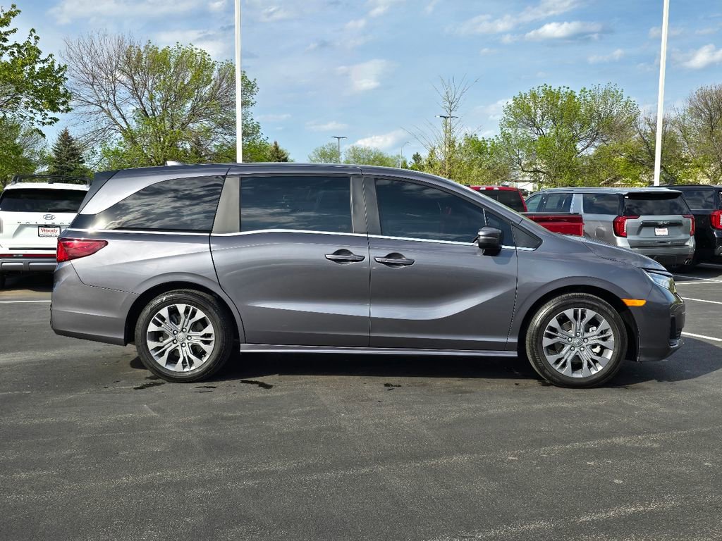 Used 2025 Honda Odyssey Touring image 9