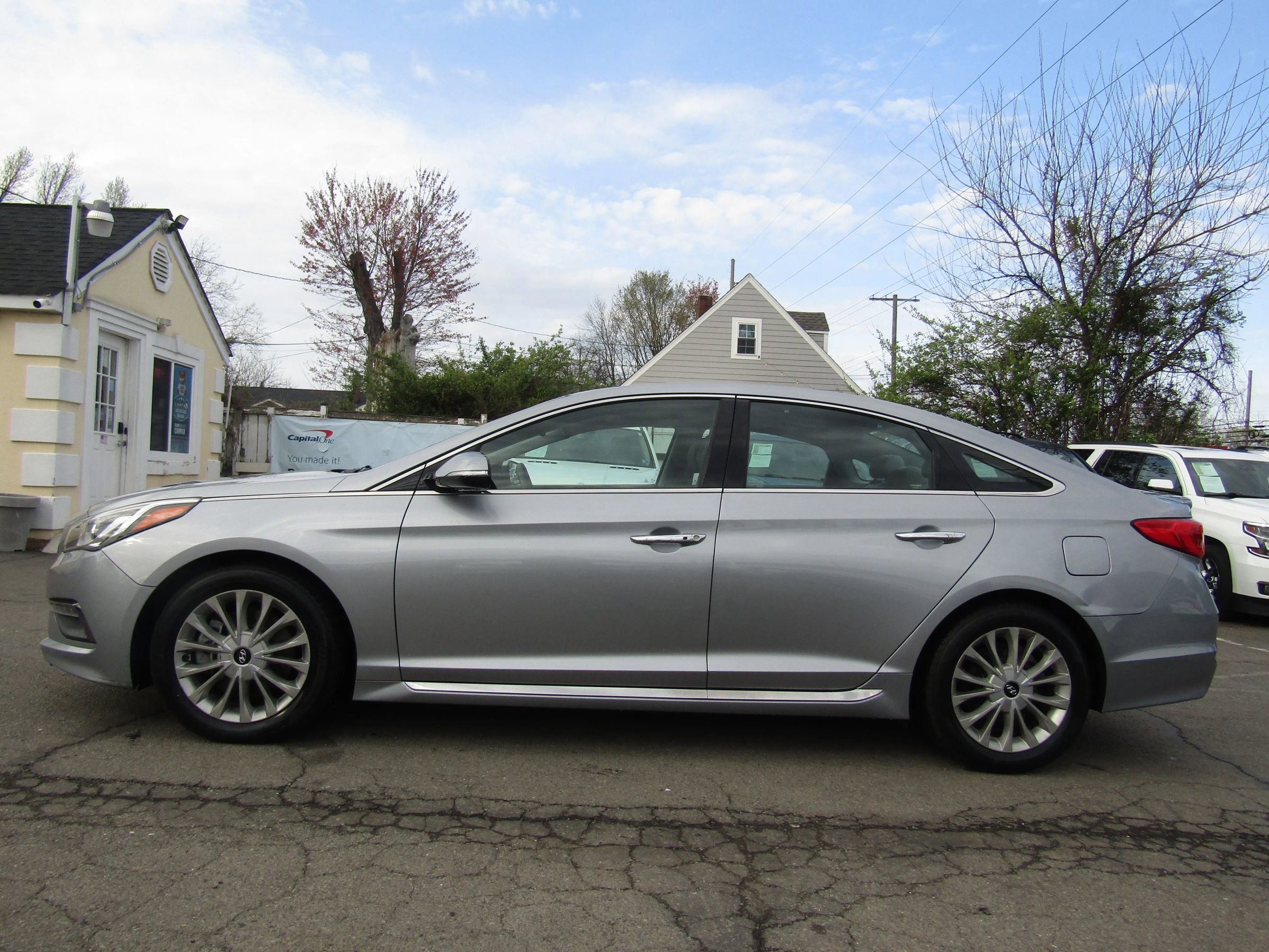 Used 2015 Hyundai Sonata Limited w/ Option Group 06 FWD image 4