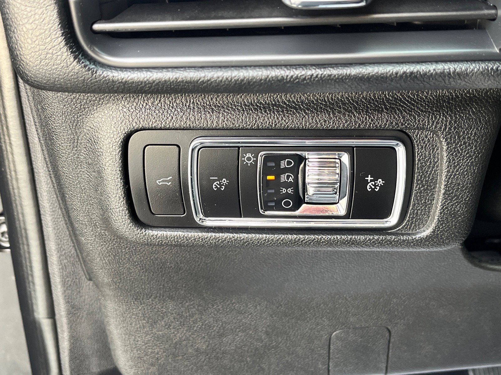 Used 2023 Lincoln Corsair AWD image 16