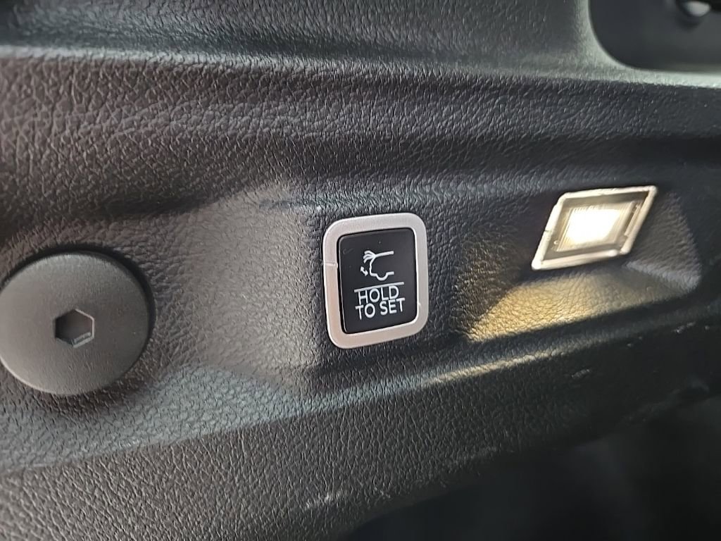 Used 2023 Jeep Grand Cherokee L Limited w/ Black Appearance Package image 46