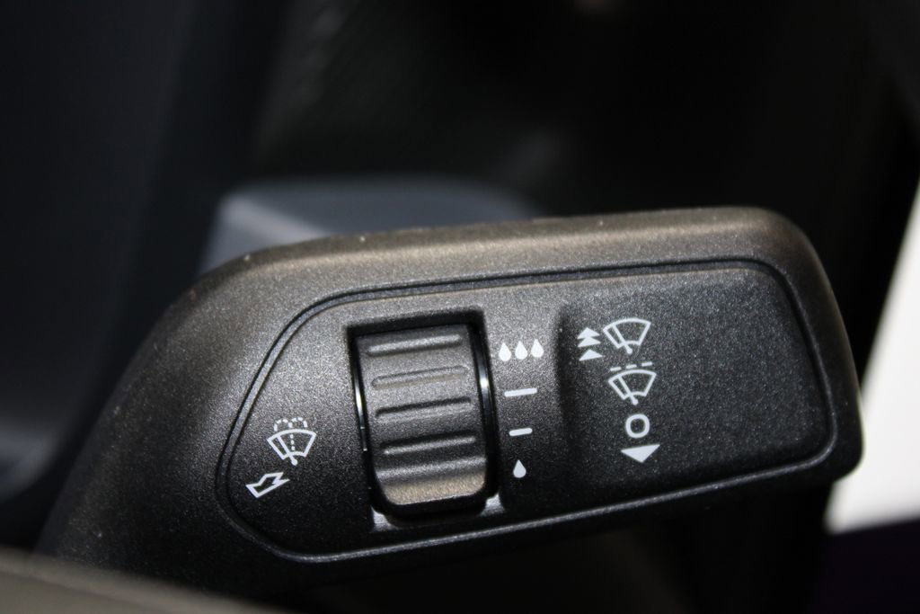 New 2025 Ford Maverick XL w/ Equipment Group 102A image 42