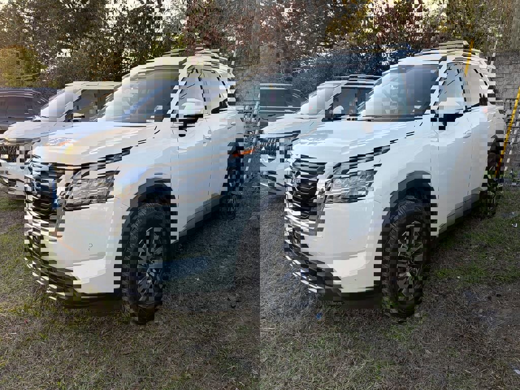 Used 2024 Nissan Pathfinder SL image 3