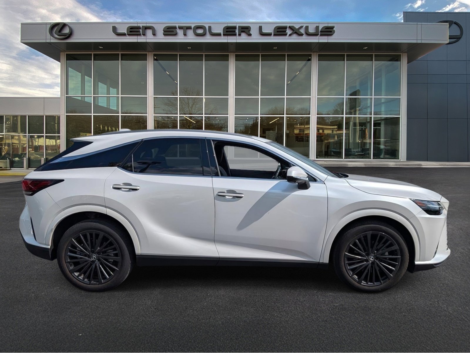 Used 2025 Lexus RX 350 Premium w/ Convenience Package image 2