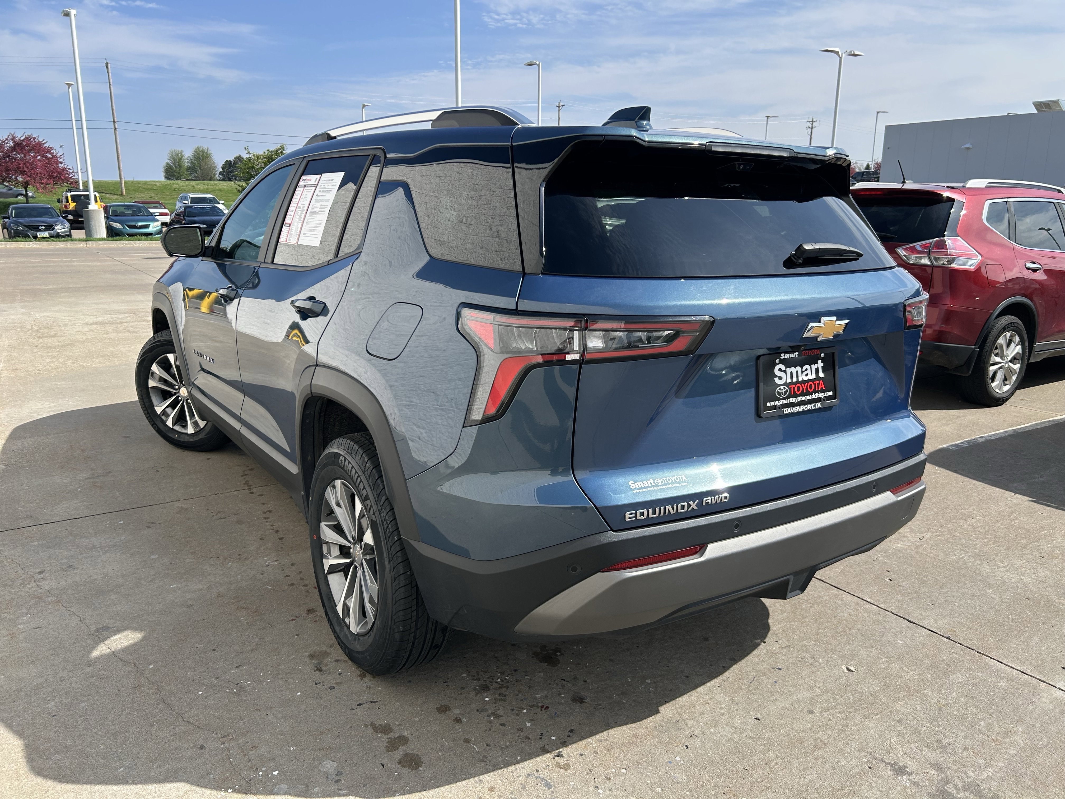 Used 2025 Chevrolet Equinox LT w/ Convenience Package II AWD/4WD image 4