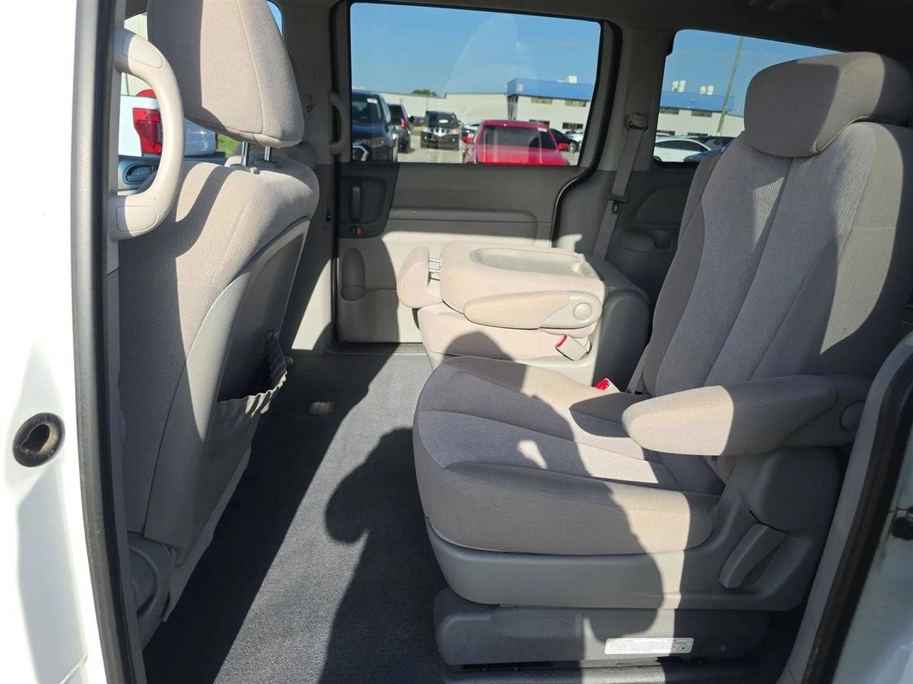 Used 2009 Kia Sedona LX image 19