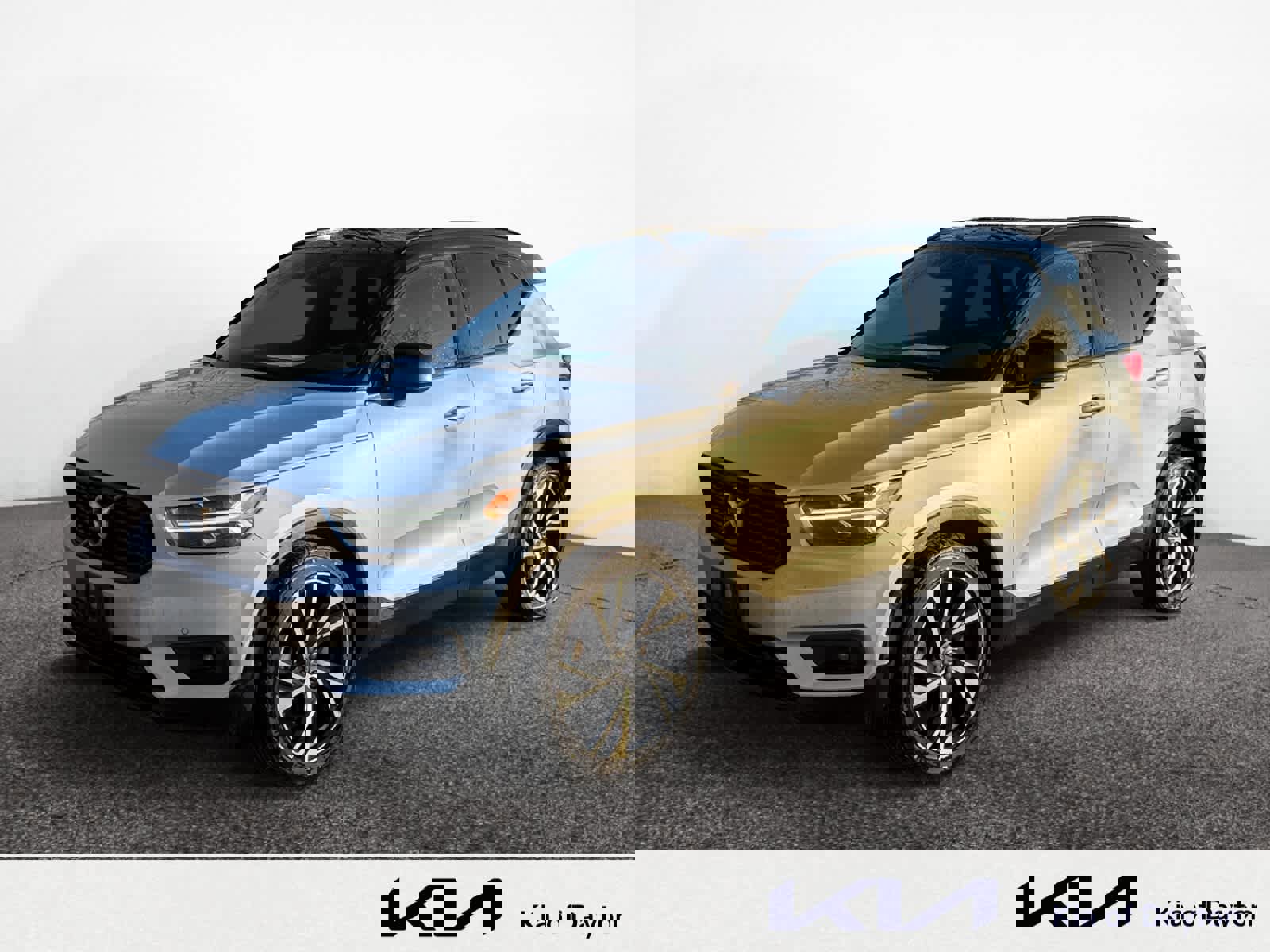 Used 2019 Volvo XC40 T5 R-Design image 1