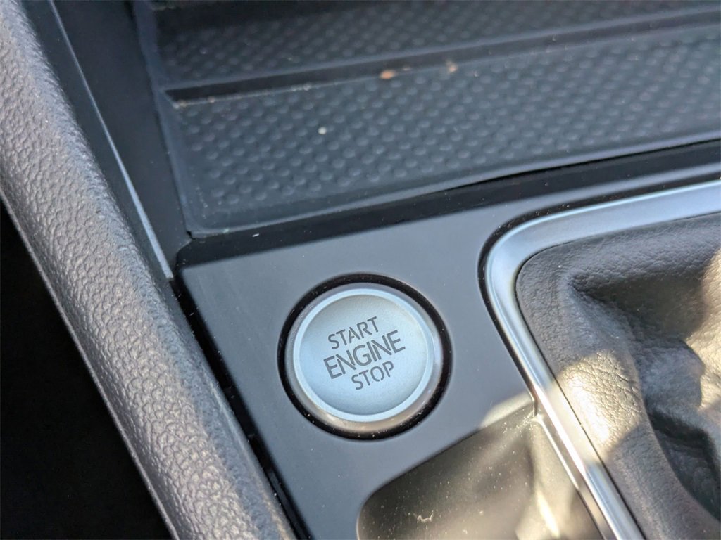 Used 2025 Volkswagen Jetta SE image 24