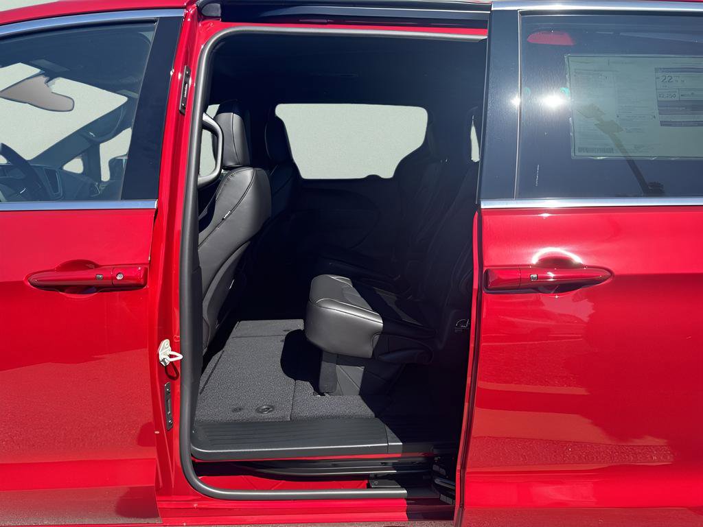 New 2026 Chrysler Pacifica Select FWD image 10