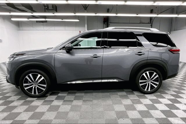 Used 2024 Nissan Pathfinder Platinum w/ Cargo Package AWD/4WD image 14