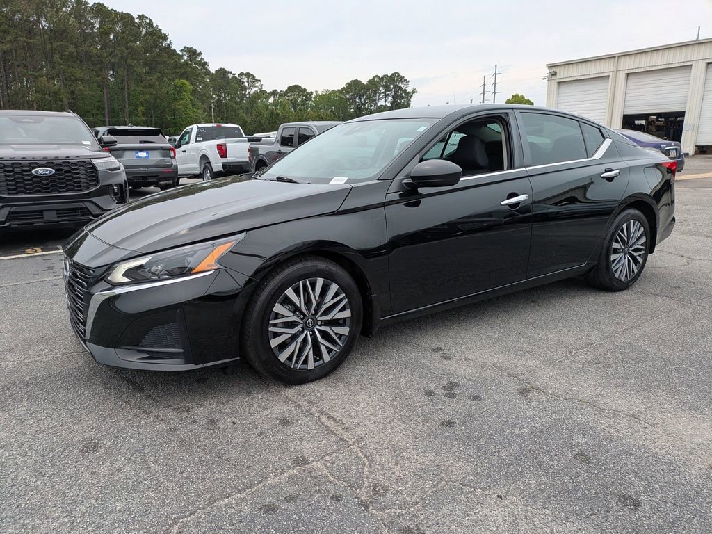 Used 2024 Nissan Altima 2.5 SV FWD image 8