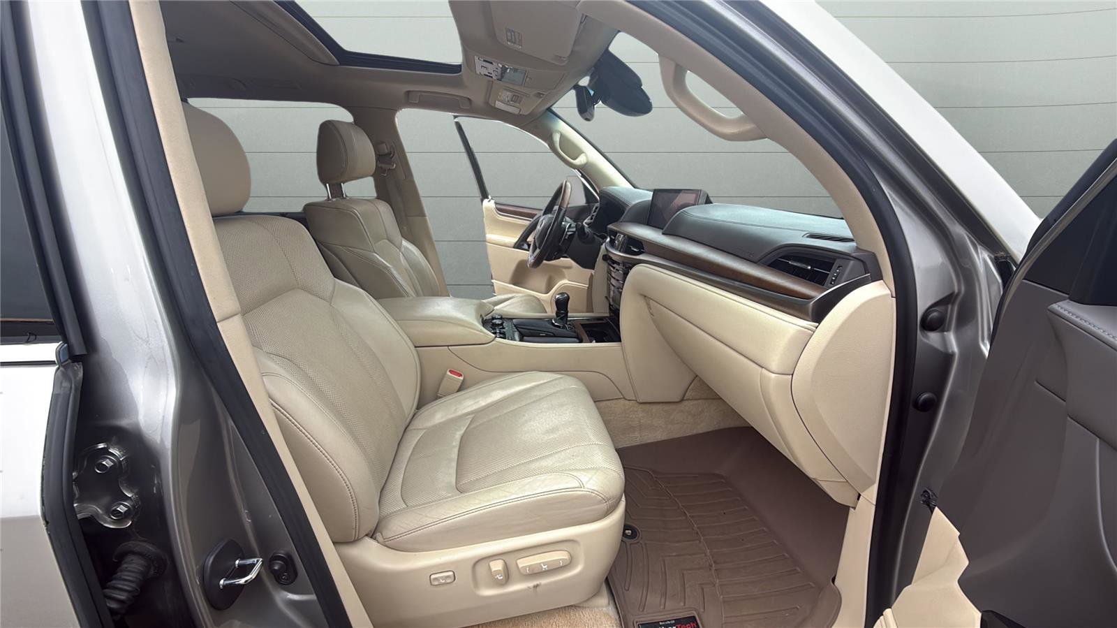 Used 2016 Lexus LX 570 4WD image 22