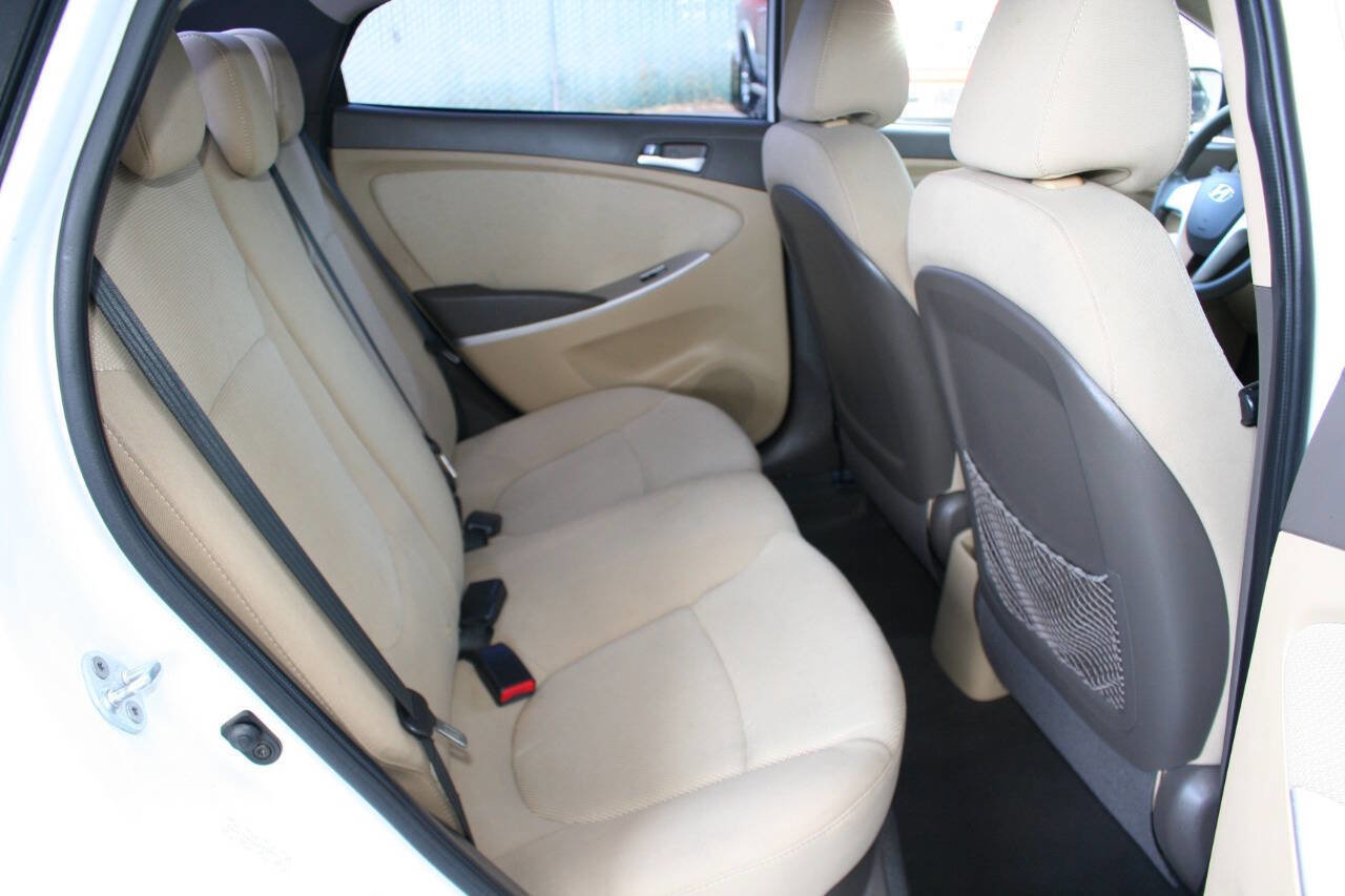 Used 2013 Hyundai Accent GLS FWD image 23