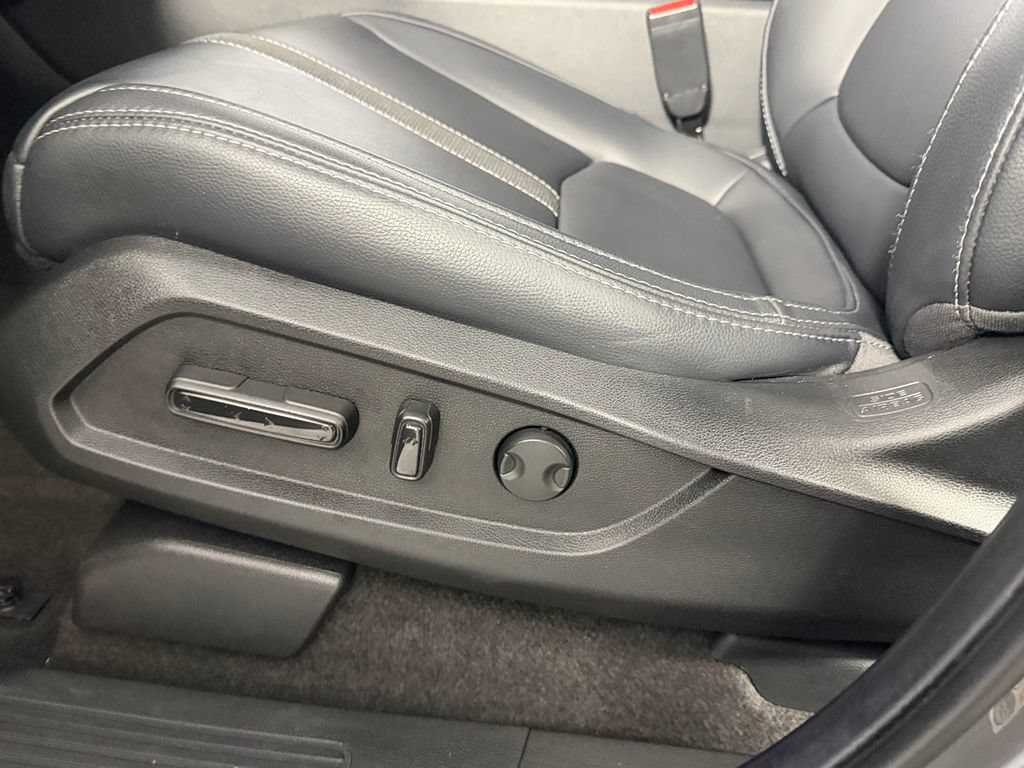 Used 2025 Honda Pilot EX-L image 23