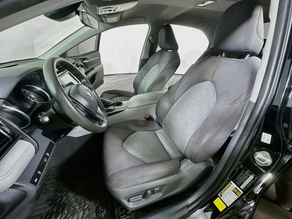 Used 2020 Toyota Camry LE FWD image 15